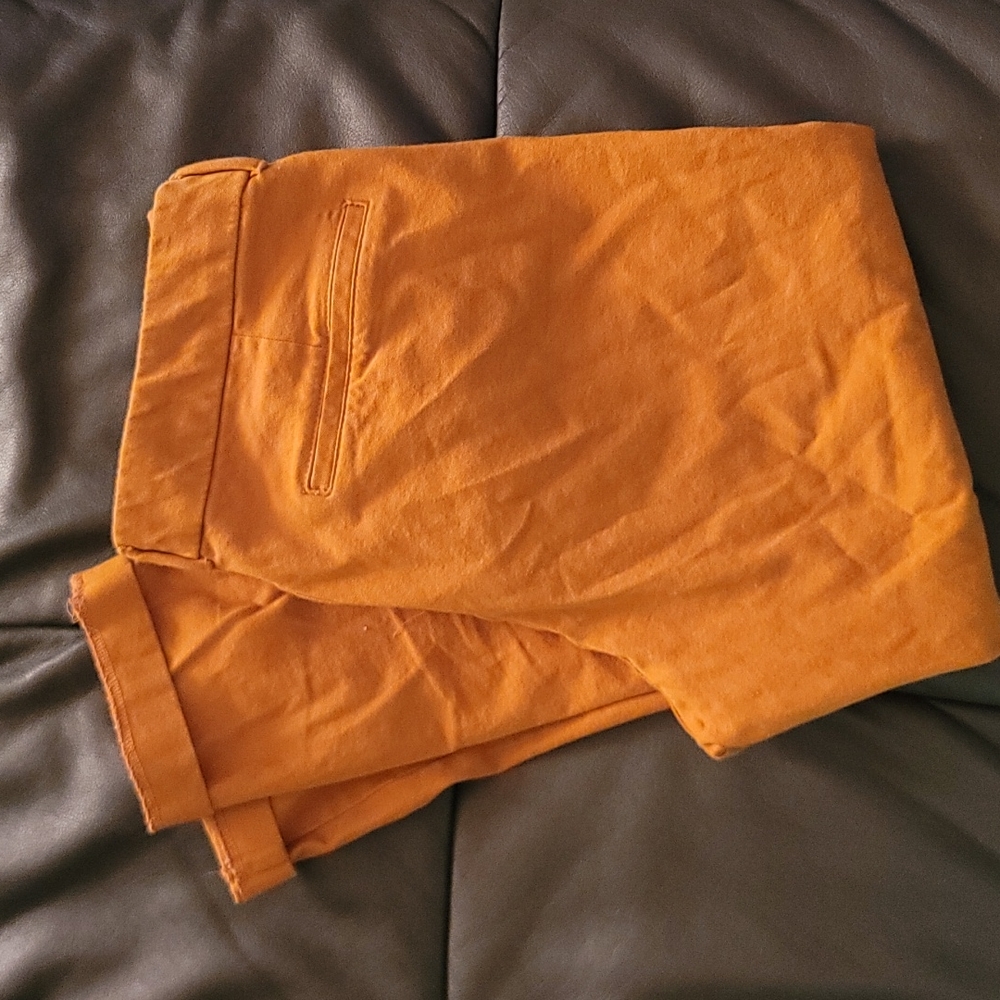 Old Navy Pixie ankle length in mustard color